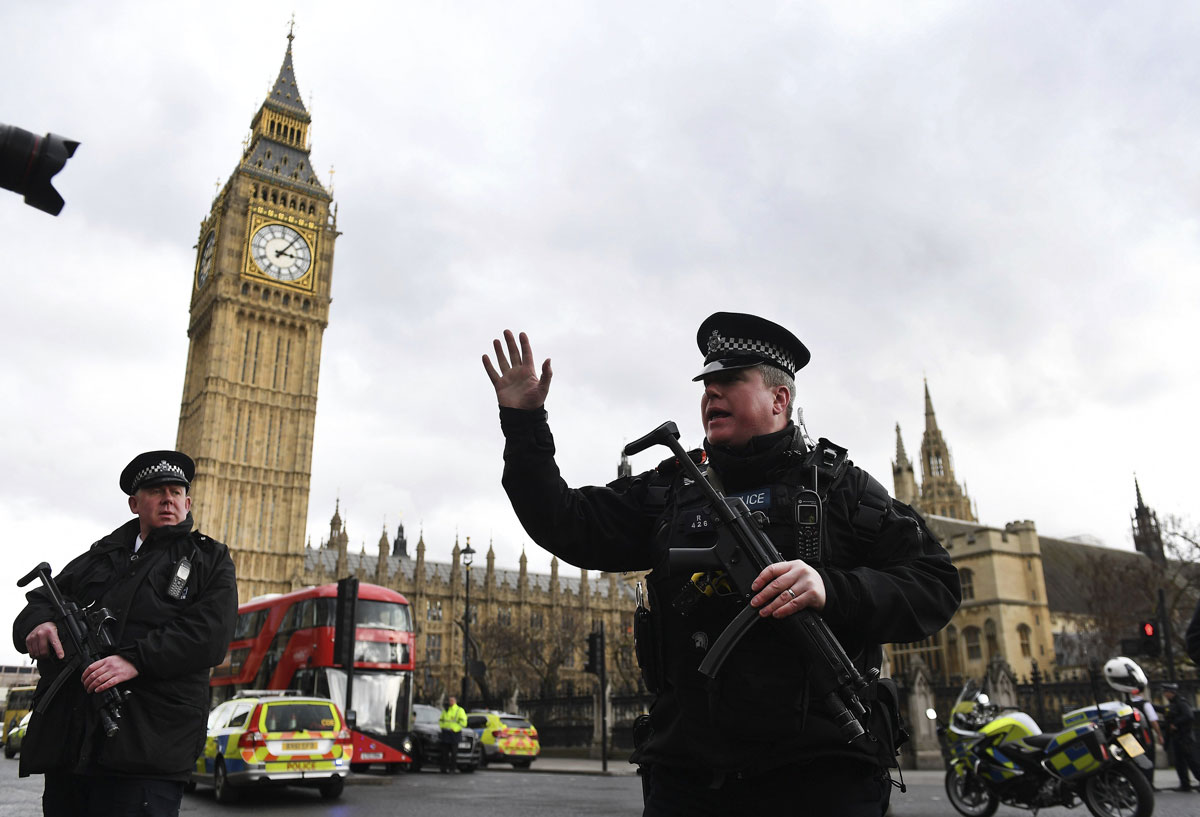 Agentes de policía británicos en una imagen de archivo. EP