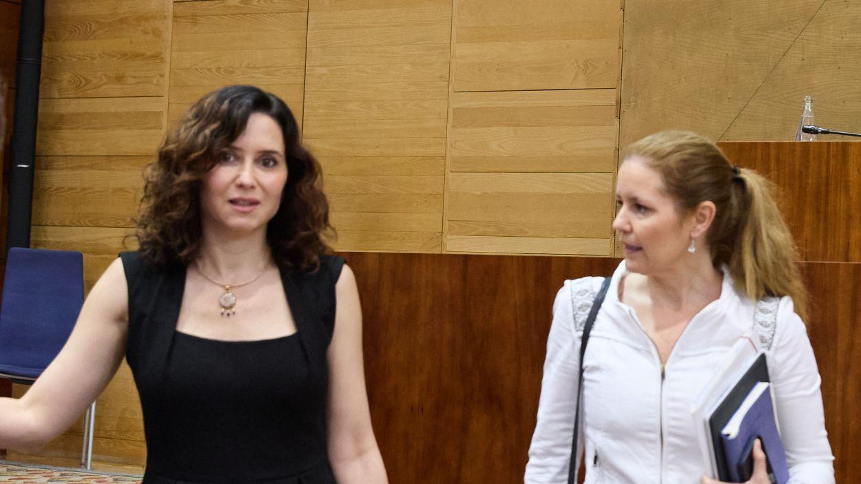 La presidenta de la Comunidad de Madrid, Isabel Díaz Ayuso, y la consejera de Familia, Juventud y Asuntos Sociales, Ana Dávila. EP.