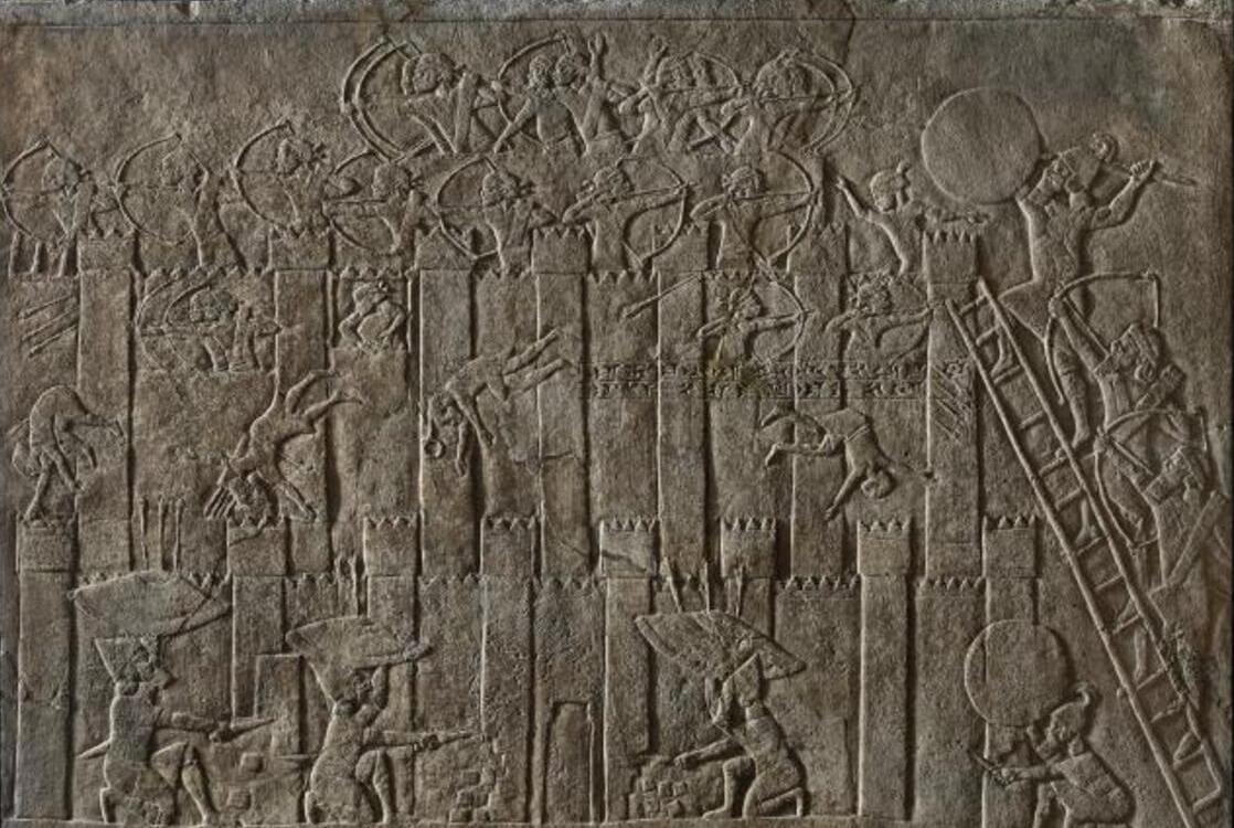 Bajorrelieve mural en yeso del asedio de Hamanu, 645-635 a. de C., palau nord, Nínive (Irak). 1856,0909.17-18. © The Trustees of the British Museum (2026)