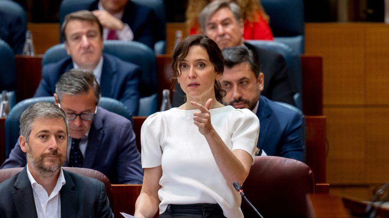 La presidenta de la Comunidad de Madrid, Isabel Díaz Ayuso, en la sesión de control en la Asamblea. EP