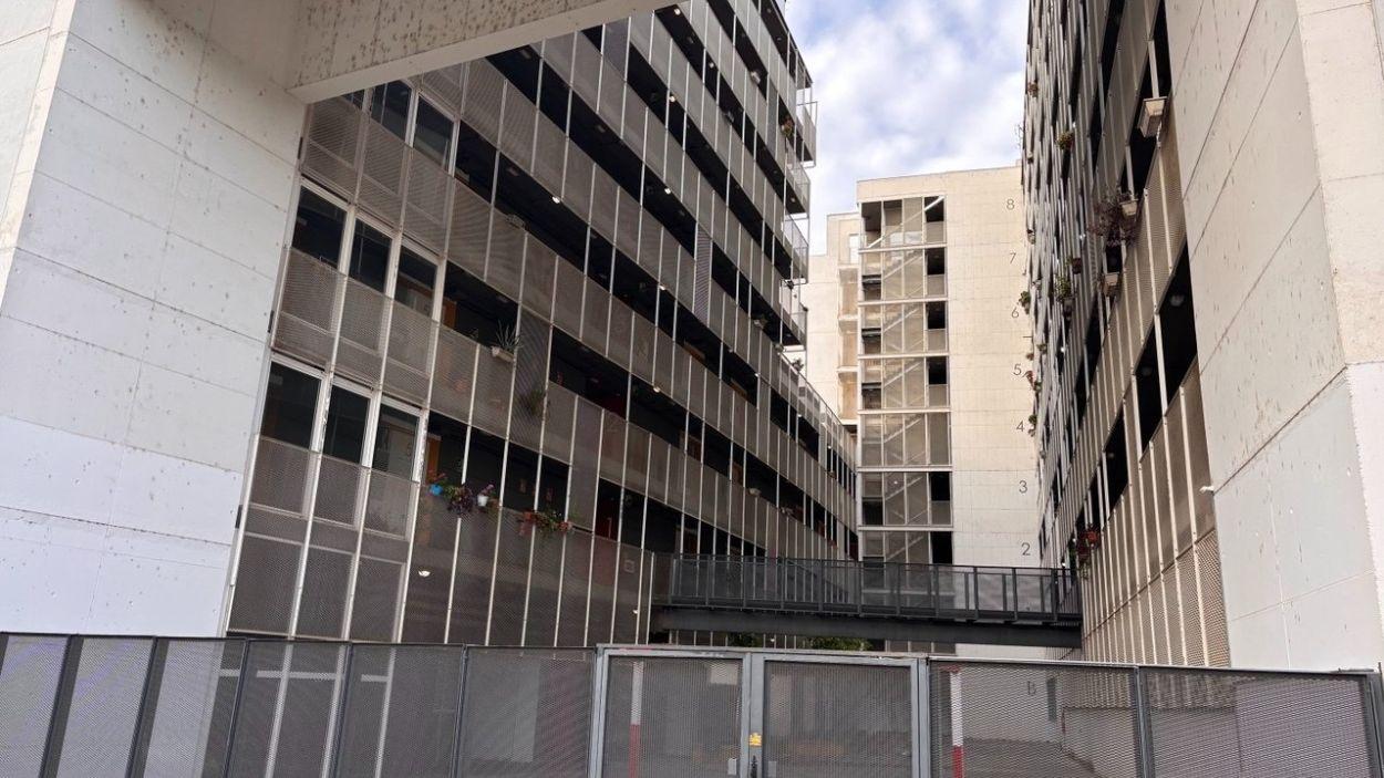 Las 102 viviendas protegidas situadas en la calle Alberto Jiménez-Becerril, en el distrito Macarena / PSOE de Sevilla