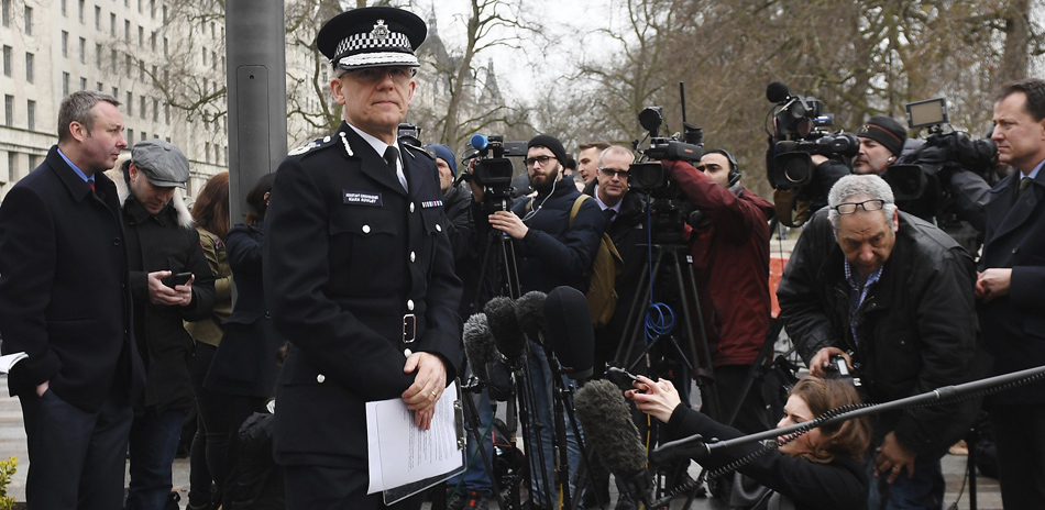 El jefe de la unidad antiterrorista de la Policía de Londres, Mark Rowley, durante su comparecencia ante los medios frente a la sede de Scotland Yard en Londres