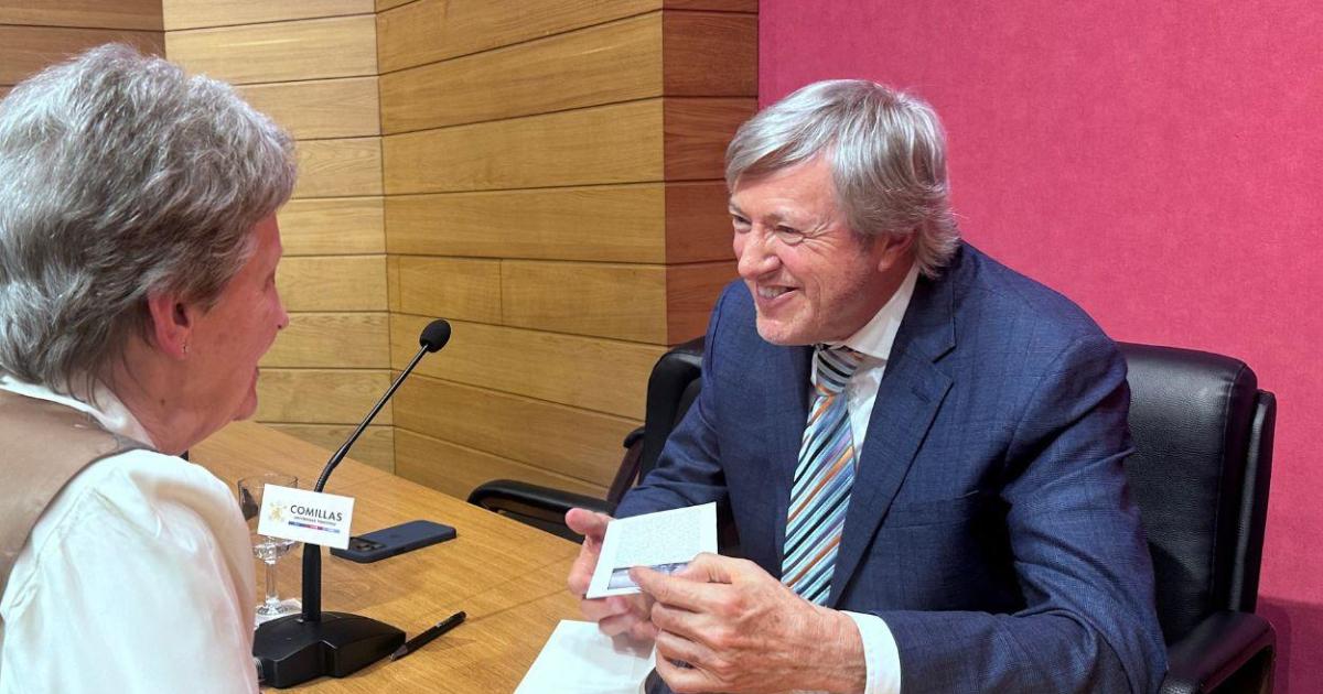 Alejandro Roemmers: “Tuve que elegir entre ser escritor o seguir el negocio familiar”