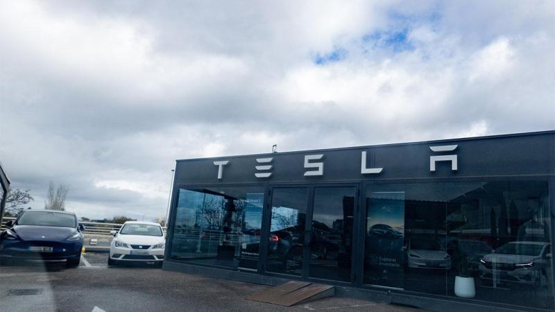 Concesionario Tesla (EP)