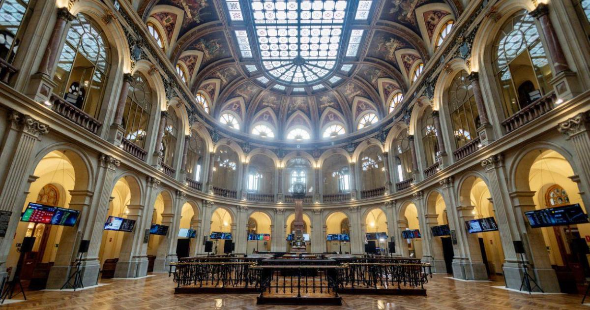 El Ibex 35 sube cerca de un 4% semanal y rebasa los 18.200 puntos con el crudo en 96 dólares