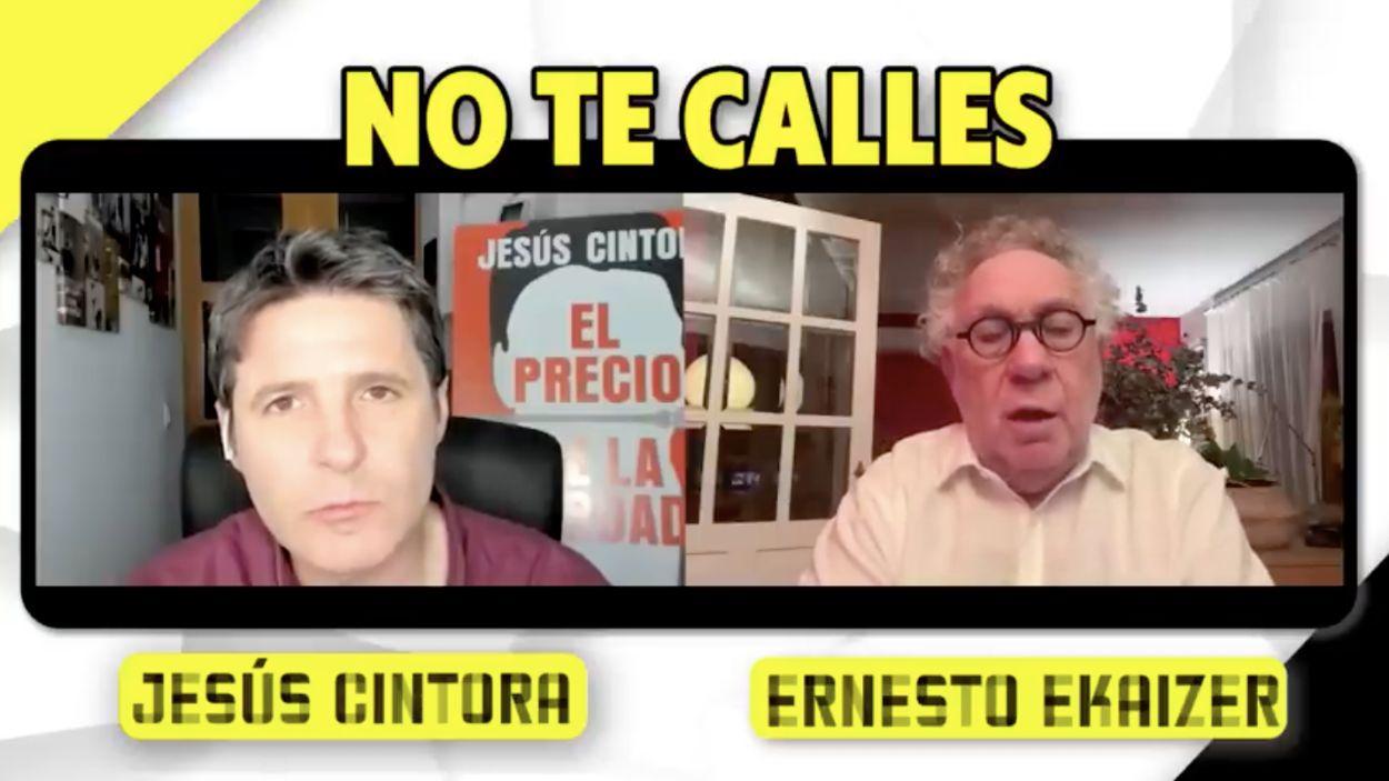 El periodista Jesús Cintora y Ernesto Ekaizer. YouTube.