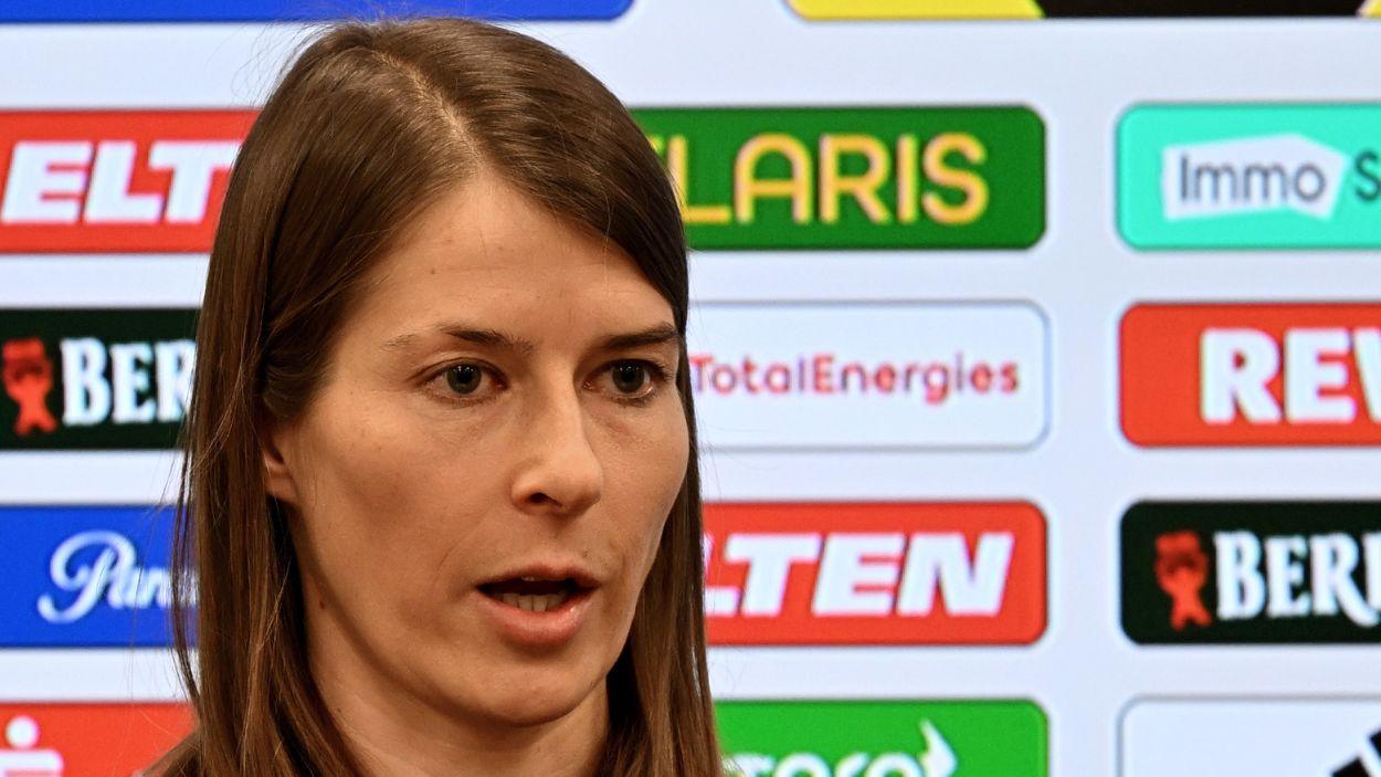Marie Louise Eta rompe el techo de cristal del fútbol y asume el cargo de entrenadora principal del Unión Berlín. EP. 