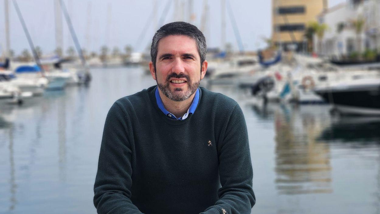 El activista, Carlos Solas Fernández, en Almería / CSF