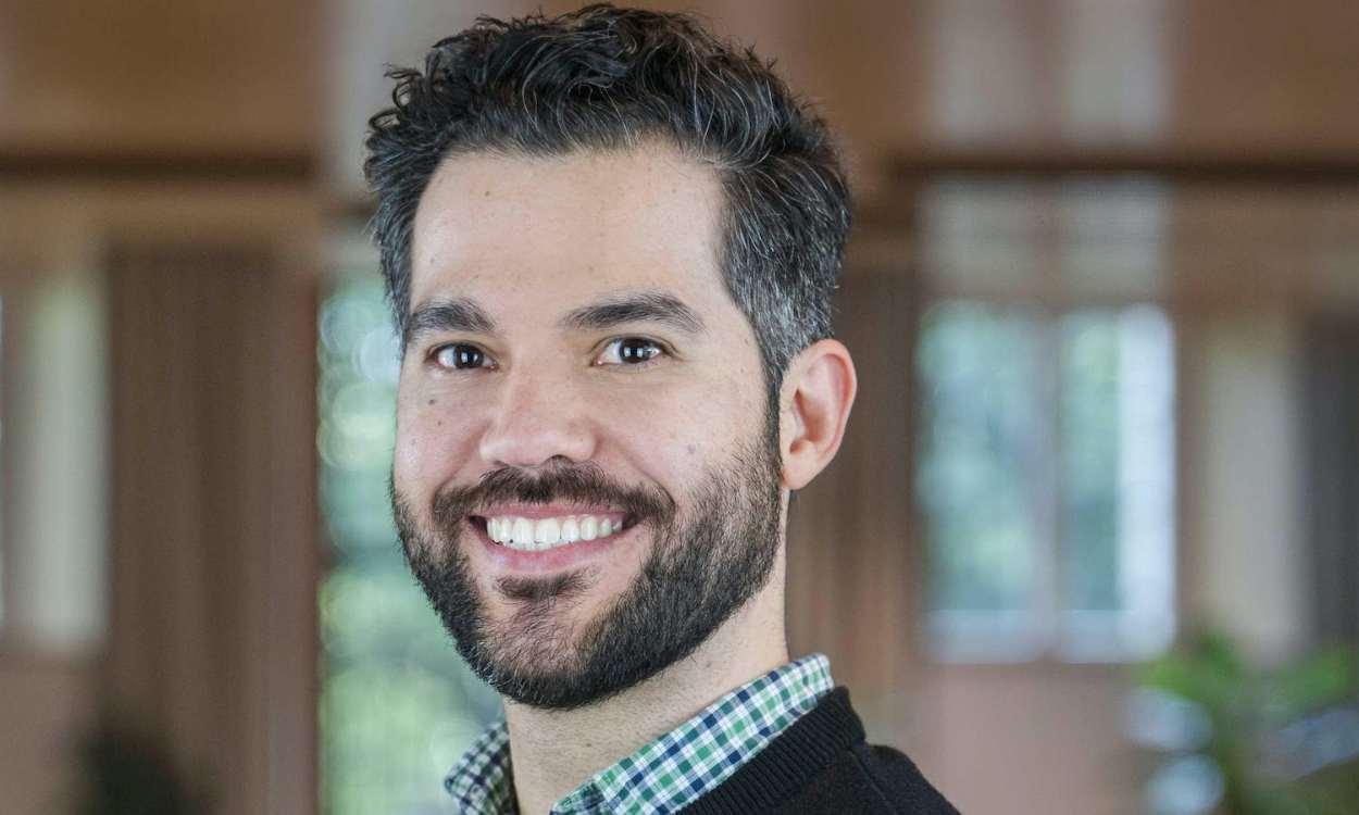 Entrevista con Vítor Lima sobre cómo afecta la inteligencia artificial a la identidad, las relaciones humanas, el duelo digital, los microchips y la ética de las tecnologías emergentes