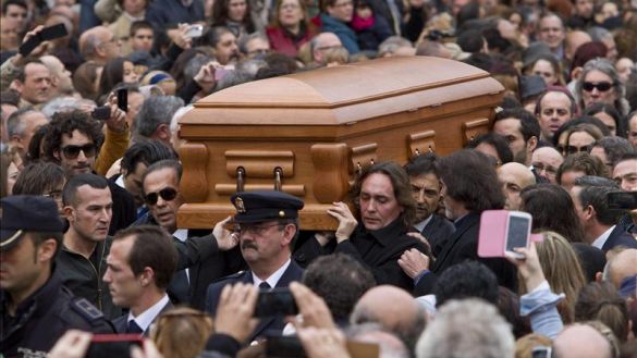 No era Paco de Lucía marca España? Críticas por la "chapuza" en la  repatriación de sus restos y por el funeral en Algeciras sin Wert