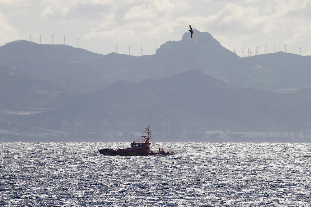 Buque de Salvamento Marítimo en aguas del Estrecho