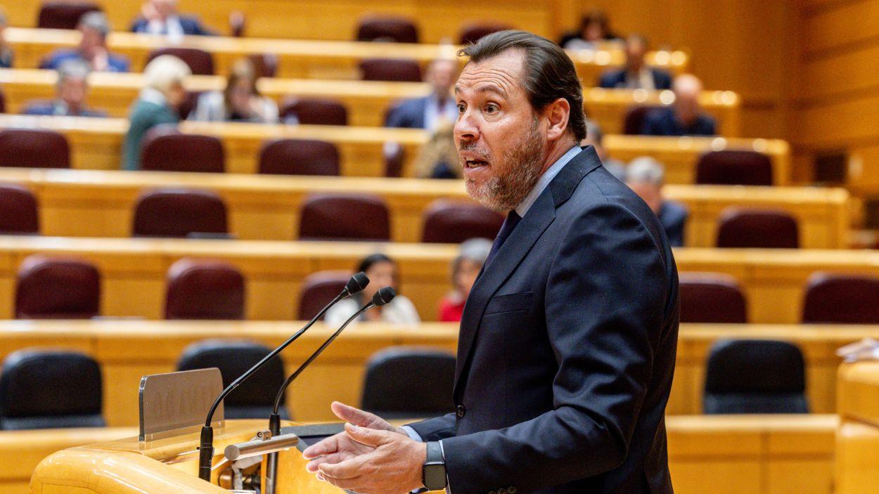 El ministro de Transportes y Movilidad Sostenible, Óscar Puente, en una comparecencia en el Senado. EP.