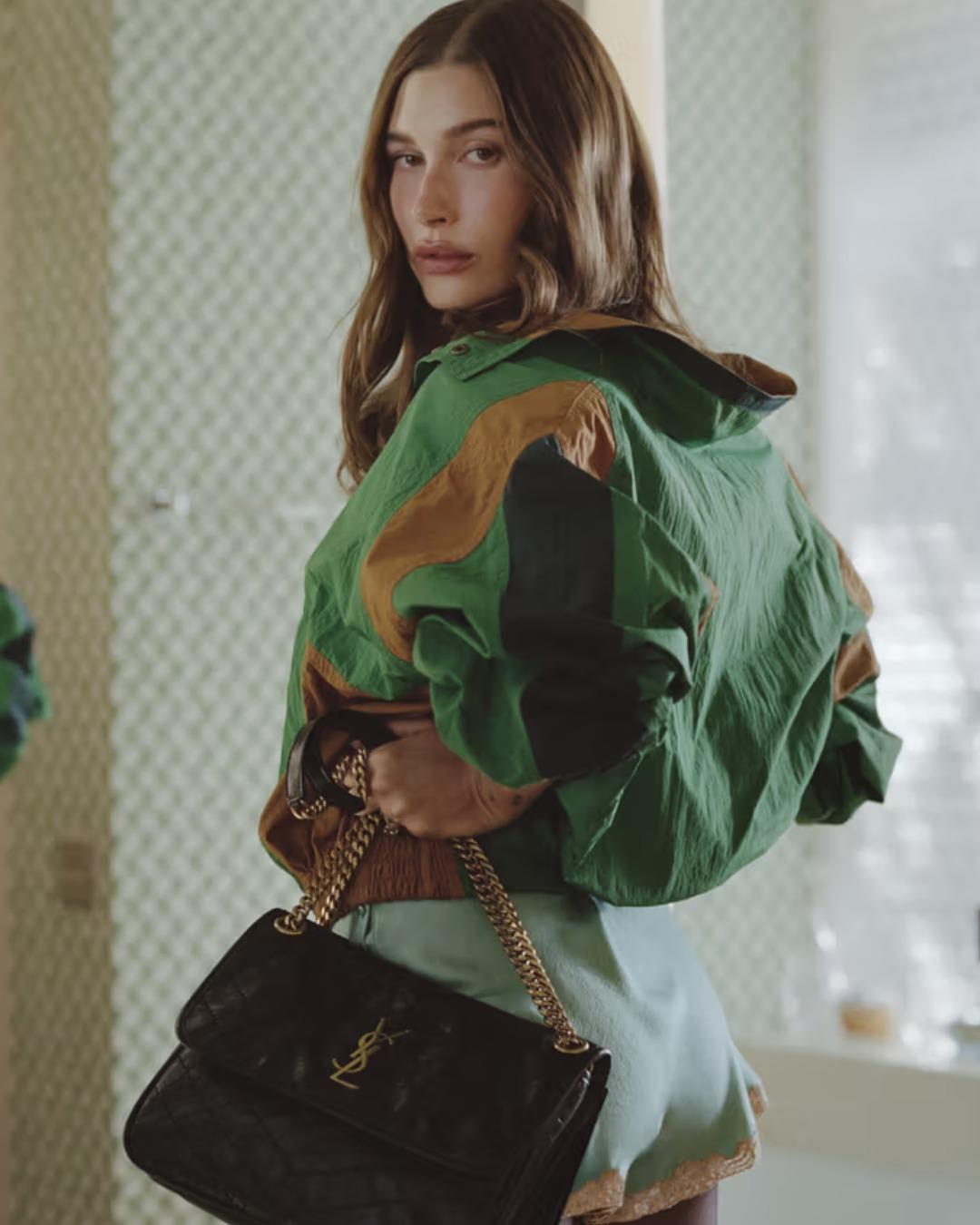 Hailey Bieber por Saint Laurent