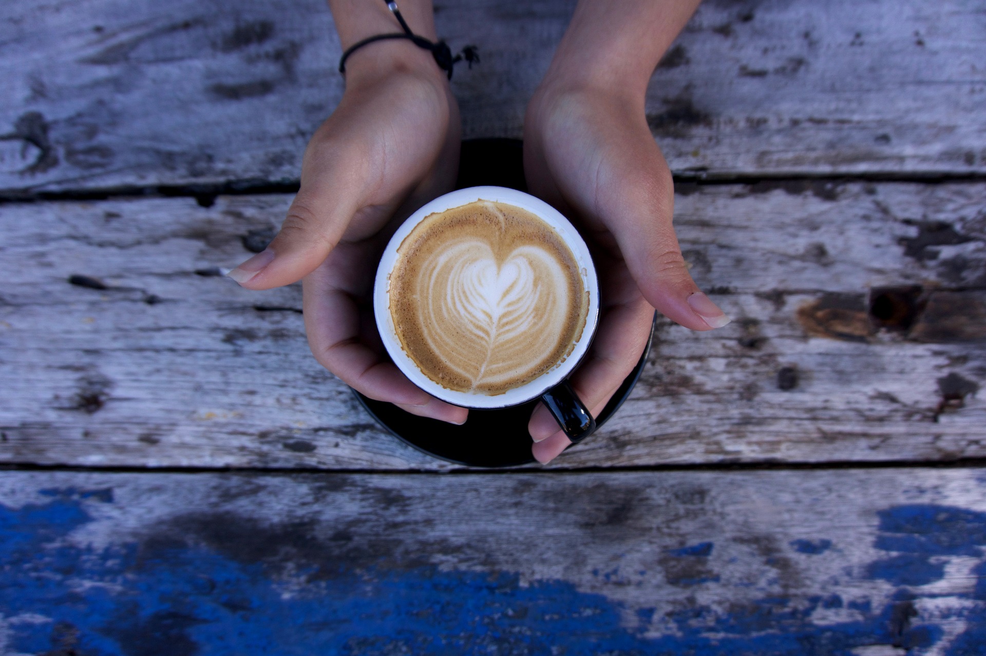 Los cafés pendientes pesan en la espalda