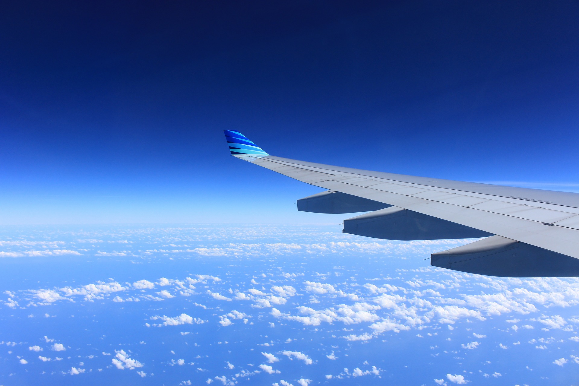 12 cosas que hacer en un avión sin laptop o tablet - Esta compañía aérea tiene la solución