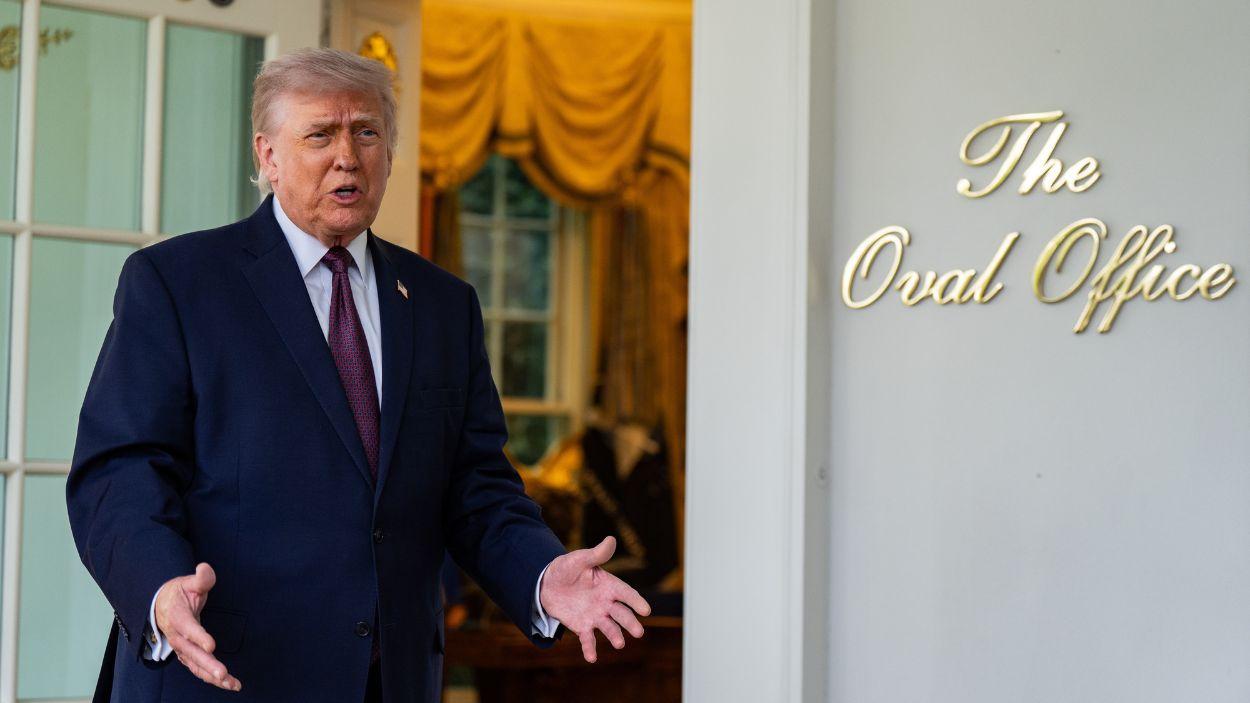 Trump vuelve a atacar al Papa y pierde cada vez más apoyos. EP.