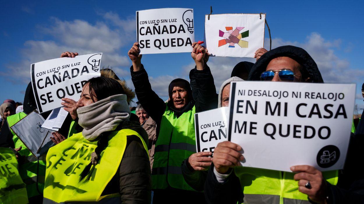 Vecinos de la Cañada Real en la última manifestación en defensa de sus casas. EP.