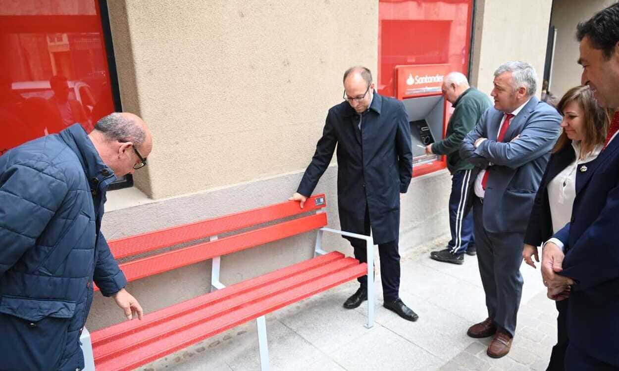 Donación mobiliaria de Santander a Ciudad Rodrigo. BANCO SANTANDER