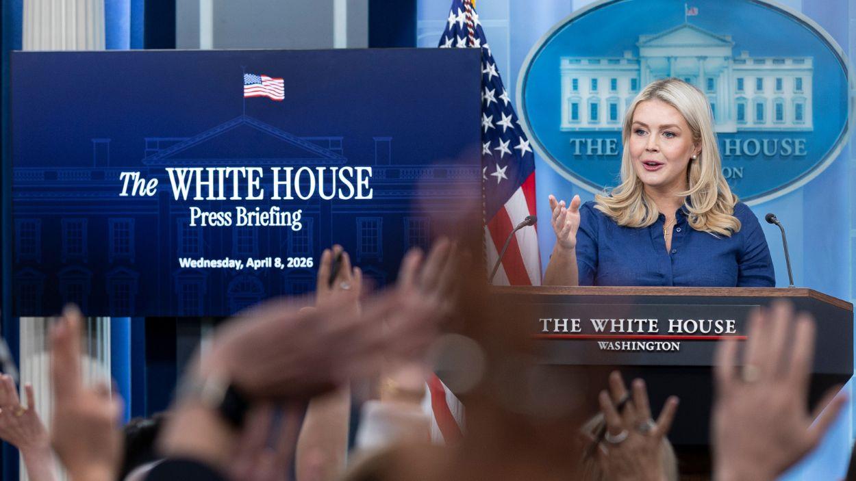 La portavoz de la Casa Blanca, Karoline Leavitt, durante una rueda de prensa en Washington D.C. EP.