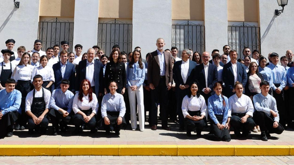 Visita de los reyes de España a la Escuela de Hostelería de Vallecas de la Fundación del padre Llanos. Casa Real