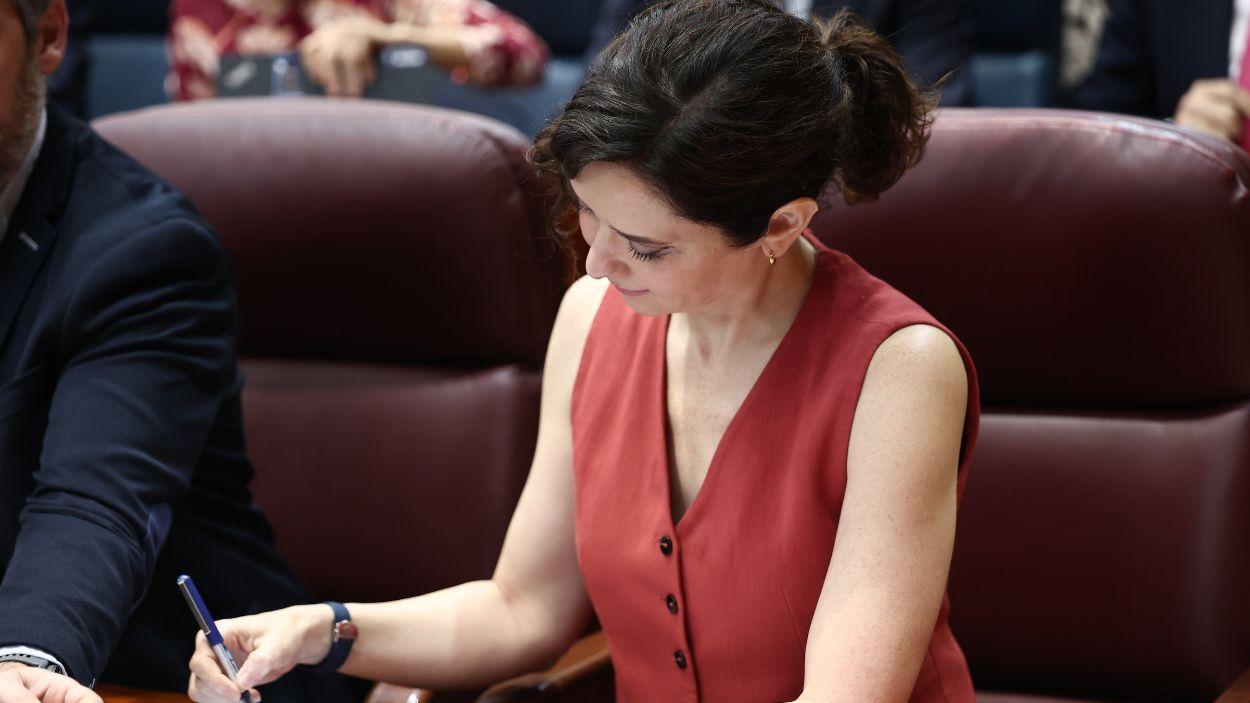 La presidenta de la Comunidad de Madrid, Isabel Díaz Ayuso, en la Asamblea de Madrid. EP