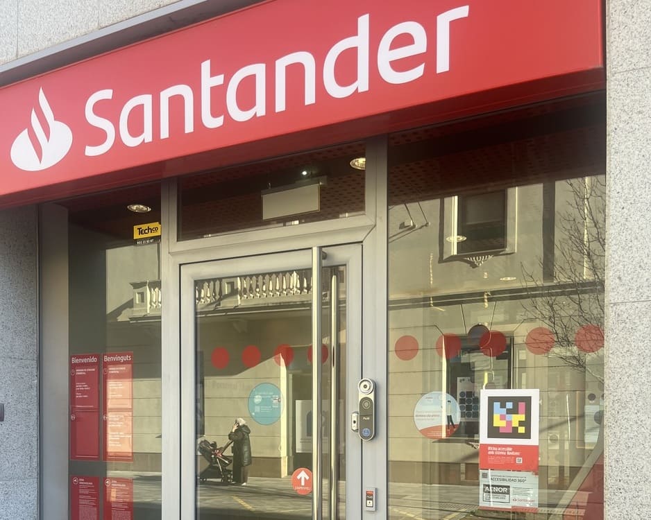 Banco Santander impulsa NaviLens para facilitar el acceso autónomo a personas con discapacidad visual. BANCO SANTANDER