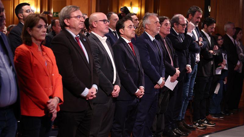 Ángel Víctor Torres y José Manuel Albares presiden un homenaje a las víctimas españolas desaparecidas durante la dictadura argentina. EP