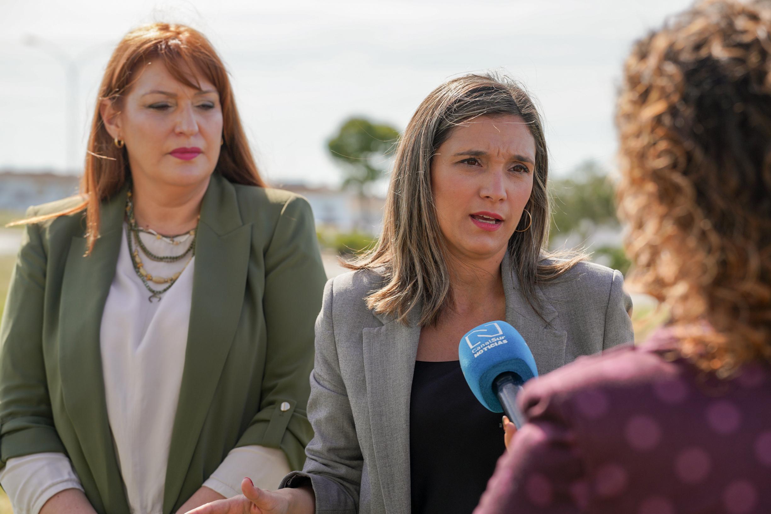 La vicesecretaria general del PSOE-A y candidata número uno por Huelva al Parlamento, María Márquez, durante su visita a Valverde del Camino / PSOE de Huelva