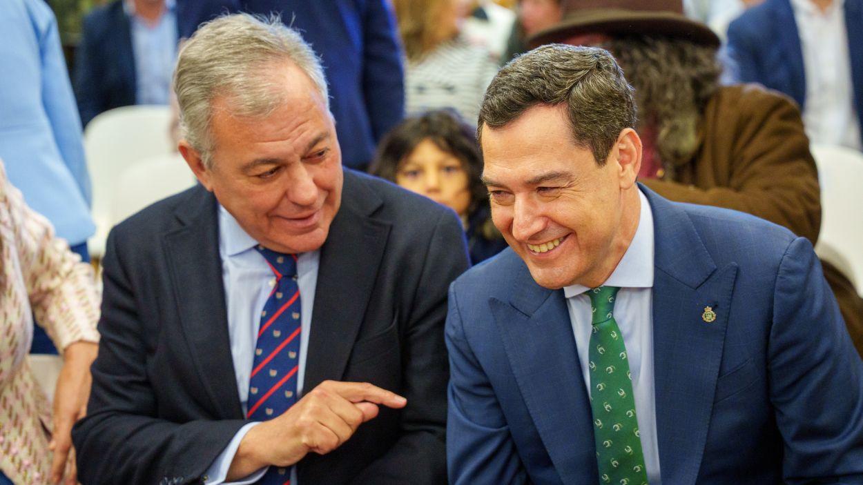 El presidente de la Junta de Andalucía, Moreno Bonilla, junto al alcalde de Sevilla, José Luis Sanz / Archivo EP
