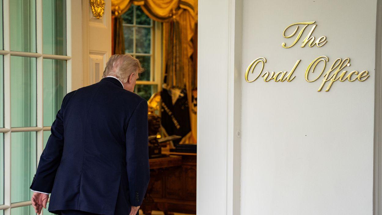 El presidente de Estados Unidos, Donald Trump, entrando al Despacho Oval en la Casa Blanca. EP.
