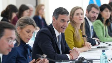 El presidente del Gobierno de España Pedro Sánchez, acompañado por miembros del Gobierno de España y el presidente de Brasil, Luiz Inácio Lula da Silva, durante la celebración de la I Cumbre España Brasil. EP.