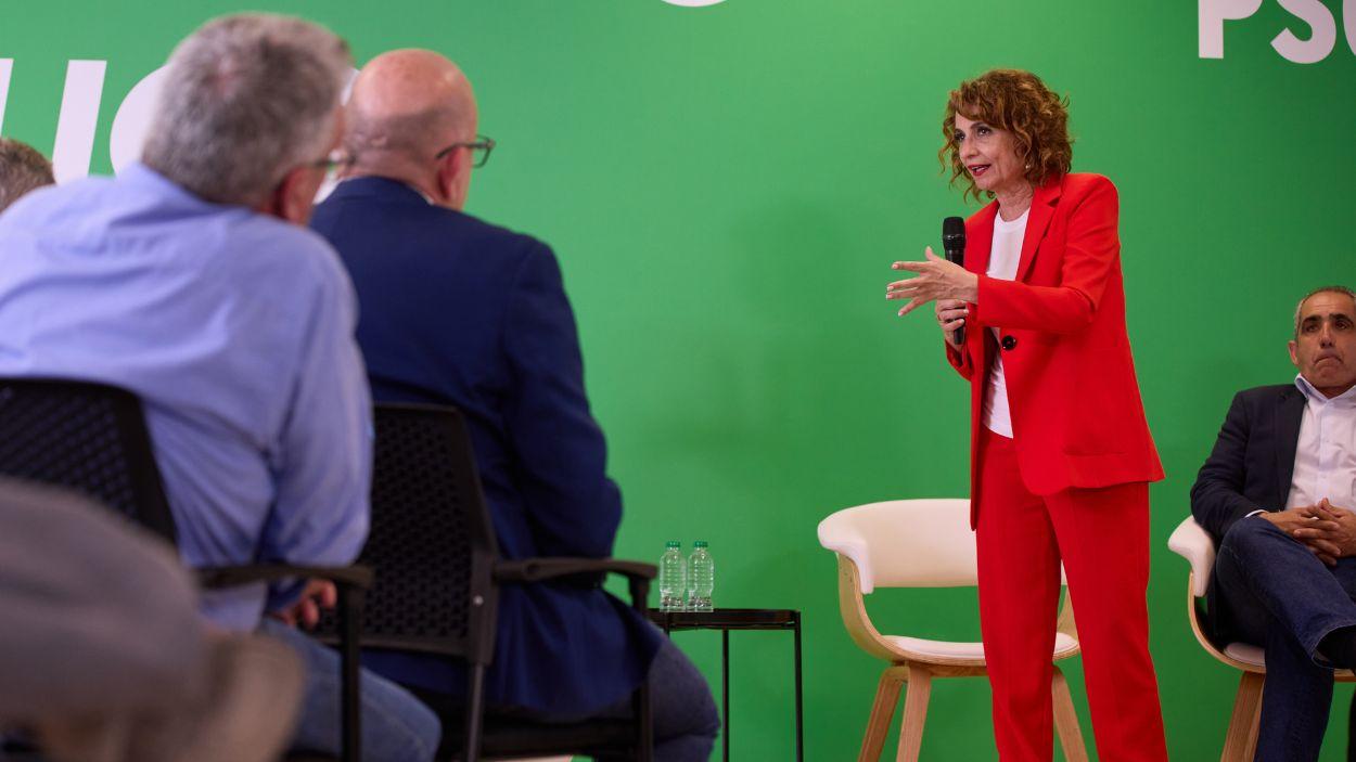 La secretaria general del PSOE-A y candidata a la Presidencia de la Junta, María Jesús Montero, en un encuentro con alcaldes y alcaldesas de Málaga / Archivo PSOE-A