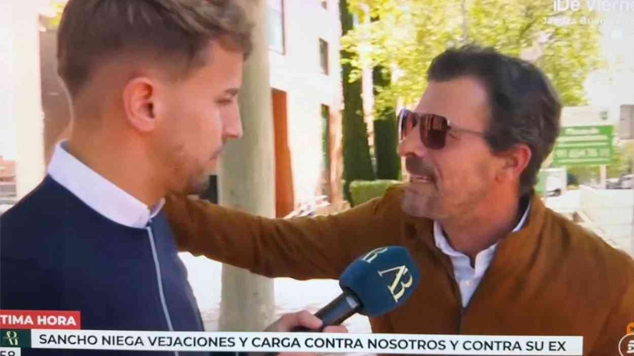 El momento de tensión entre el reportero de ‘El programa de AR’ y el actor Rodolfo Sancho. Telecinco.