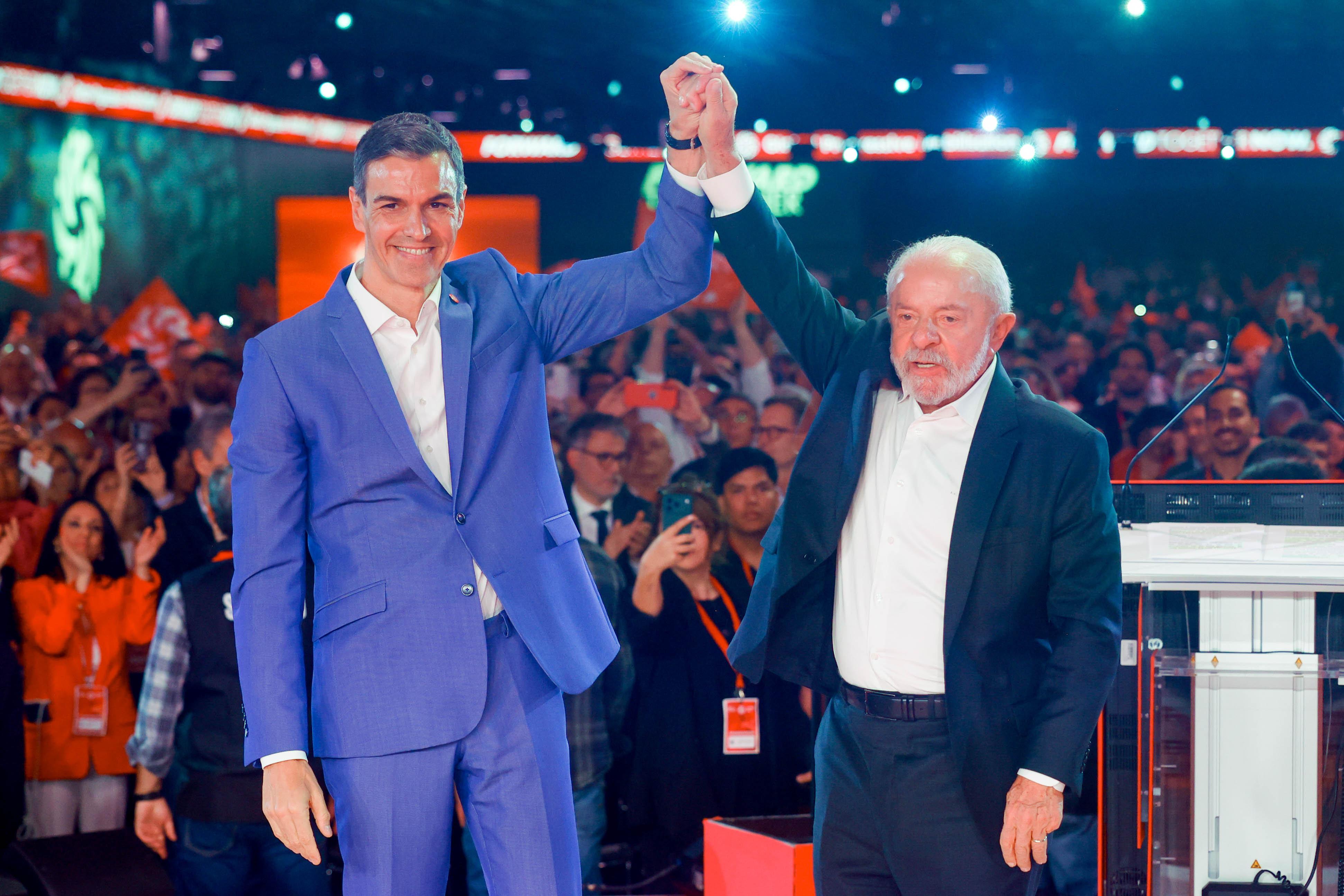 El presidente del Gobierno de España, Pedro Sánchez, y el presidente de Brasil, Luiz Inácio Lula da Silva, en la clausura de la Global Progressive Mobilisation (GPM). Kike Rincón / EP