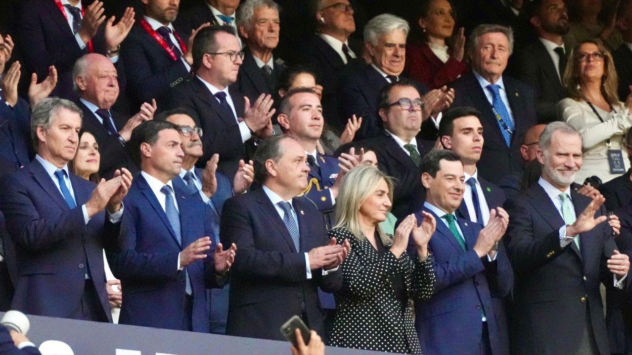 Alberto Núñez Feijóo, Juanma Moreno y el rey Felipe VI. EP.