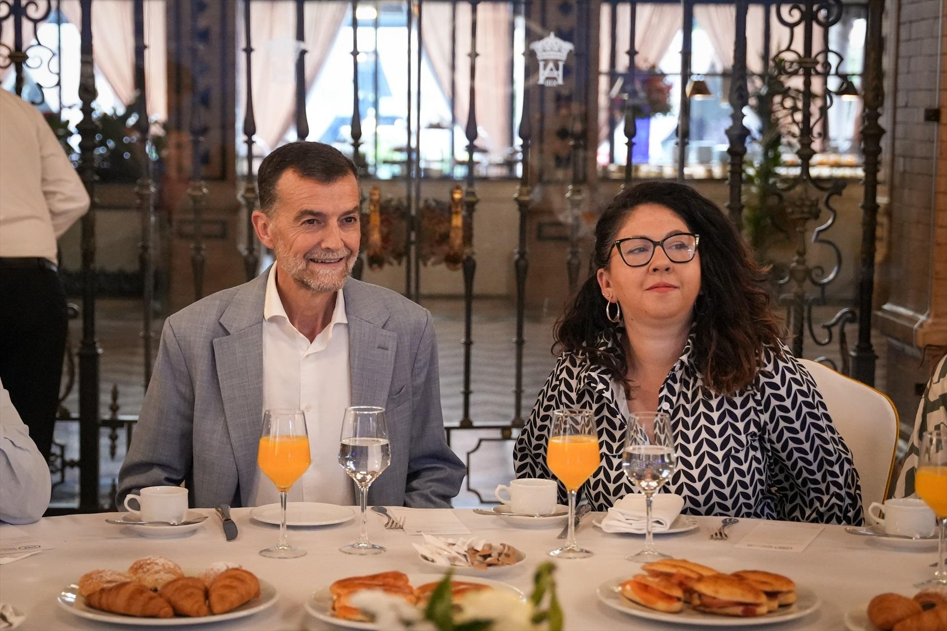 El candidato de Por Andalucía a la Presidencia de la Junta, Antonio Maíllo, junto a la coordinadora general de Podemos Andalucía, Raquel Martínez / EP
