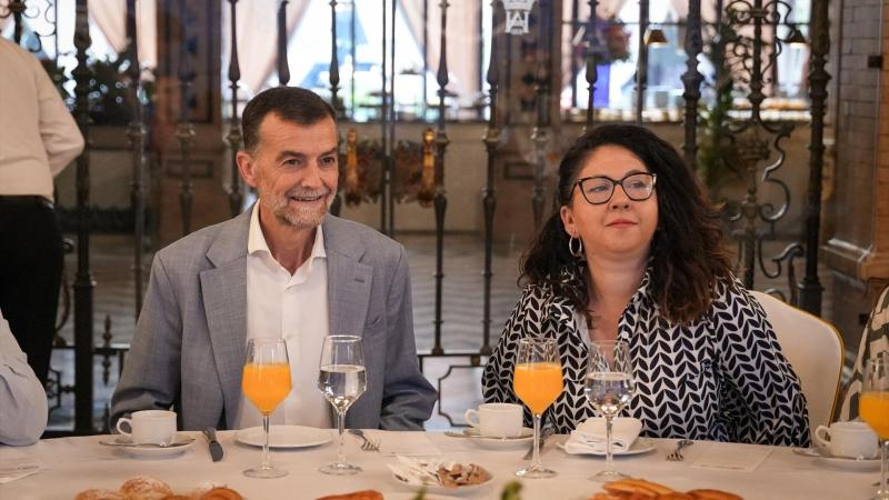 El candidato de Por Andalucía a la Presidencia de la Junta, Antonio Maíllo, junto a la coordinadora general de Podemos Andalucía, Raquel Martínez / EP