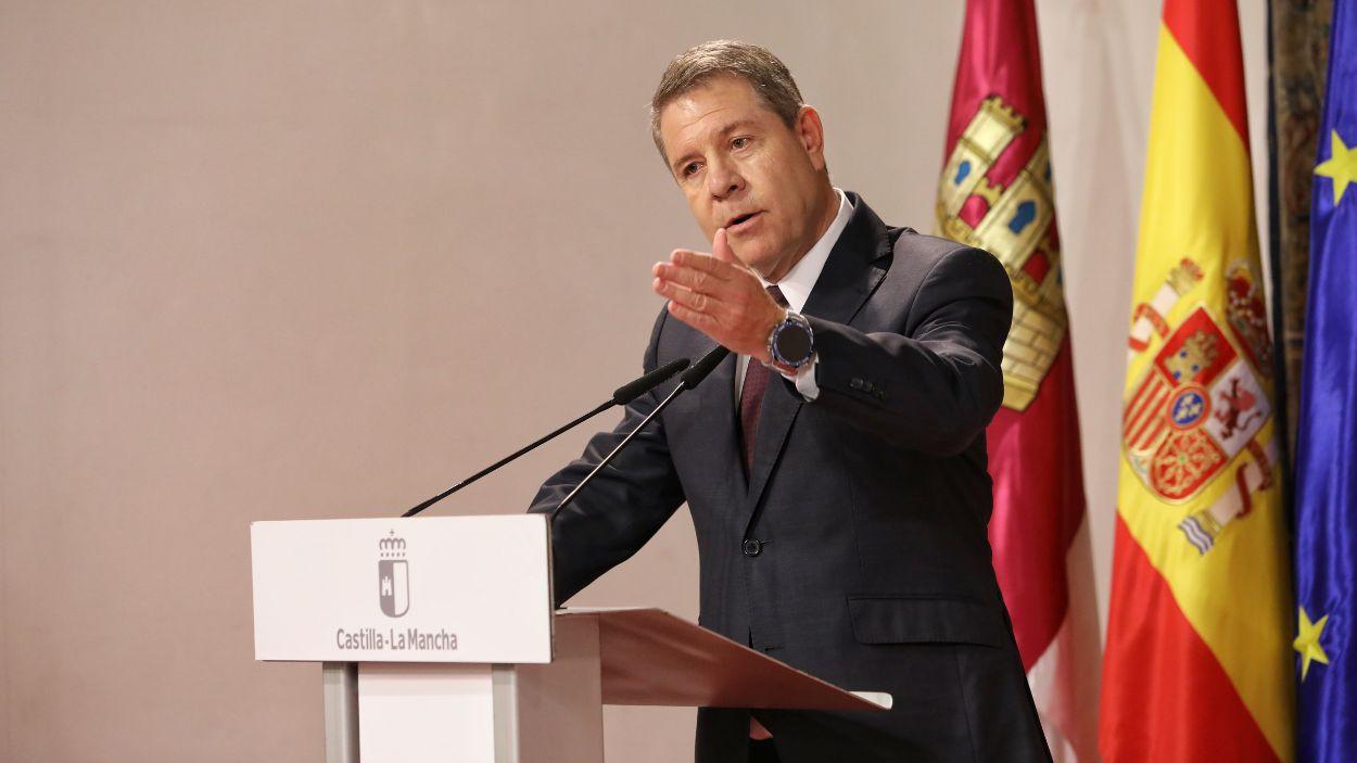 El Presidente de Castilla La Mancha, Emiliano García Page, durante el acto de la firma del acuerdo para la reactivación de la carrera profesional. EP.