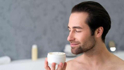 10 ceras de pelo para hombe que están cambiando la forma de peinarse: cuáles elegir según tu tipo de cabello