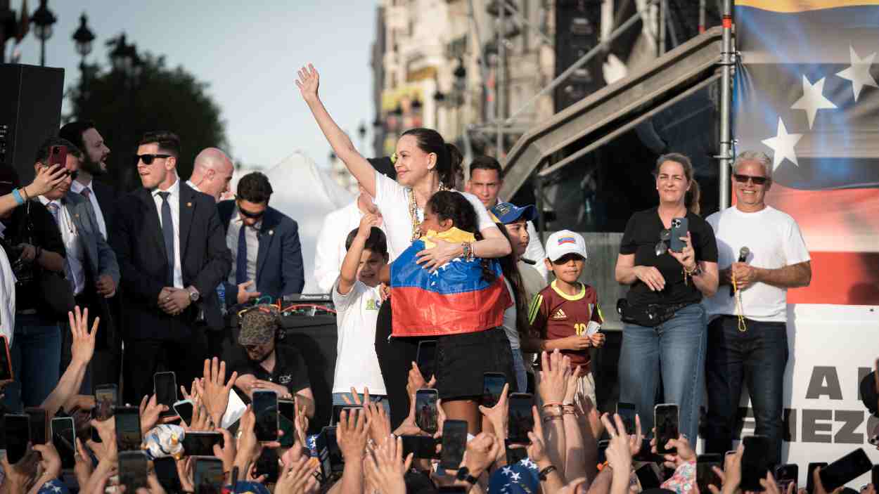 La líder opositora venezolana, María Corina Machado, en la Puerta de Sol en Madrid. EP