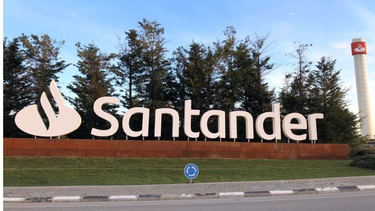 Entrada a la Ciudad Financiera del Banco Santander en Madrid