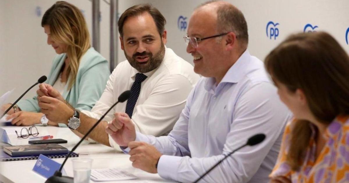 El PSOE señala la incoherencia del PP en la representación autonómica tras el pacto con Vox en Extremadura