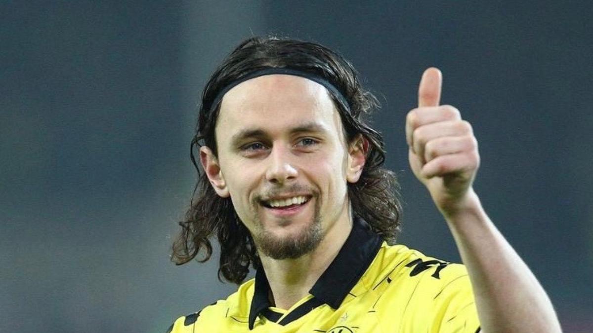 Subotic durante un partido con el Borussia Dortmund| @BVB