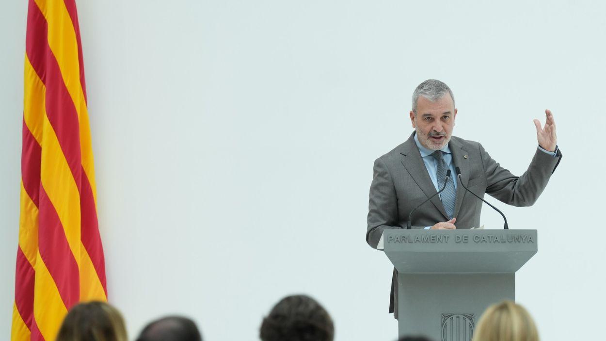 El alcalde de Barcelona, Jaume Collboni, interviene durante un acto, en el Parlament de Catalunya