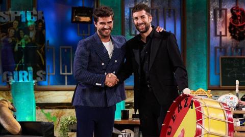 Maxi Iglesias responde a la pregunta del sexo de Broncano, ¿entre pistas a su romance con Aitana Sánchez Gijón?: 