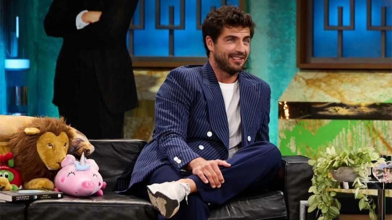 Maxi Iglesias durante su visita en 'La Revuelta'