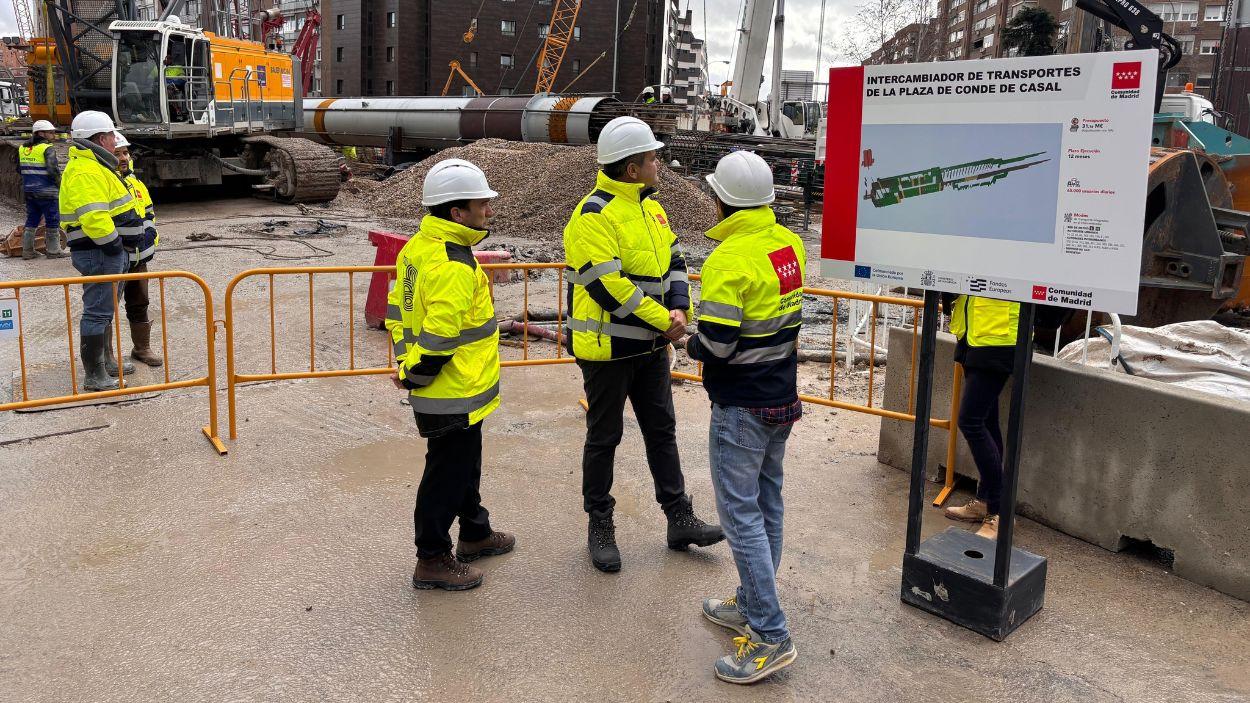 Visita del  consejero de Vivienda, Transportes e Infraestructuras de la Comunidad de Madrid, Jorge Rodrigo, a las obras del intercambiador de Conde de Casal. EP.