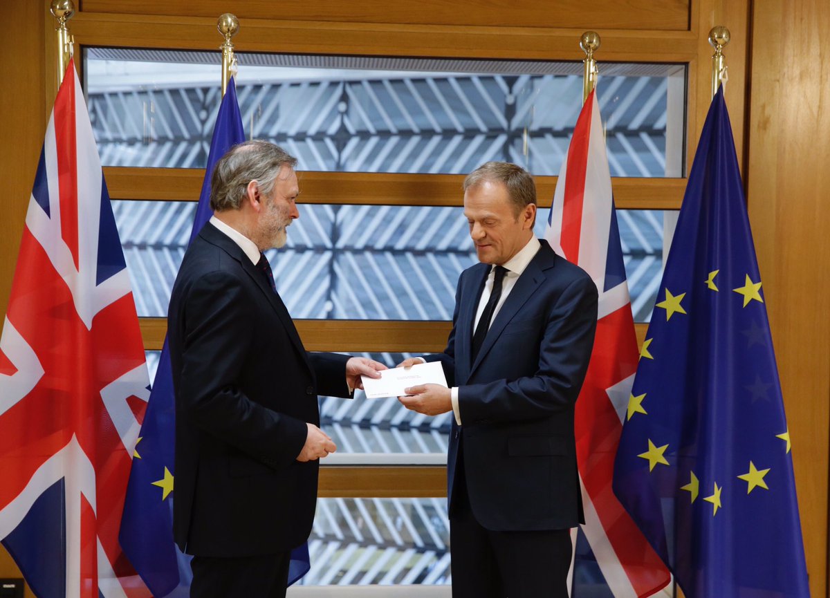 Donald Tusk recibe la carta con la que Reino Unido comienza sus trámites del Brexit