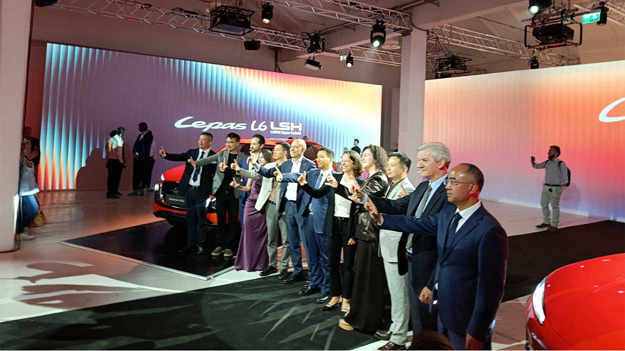 Brindis en la presentación de LEPAS