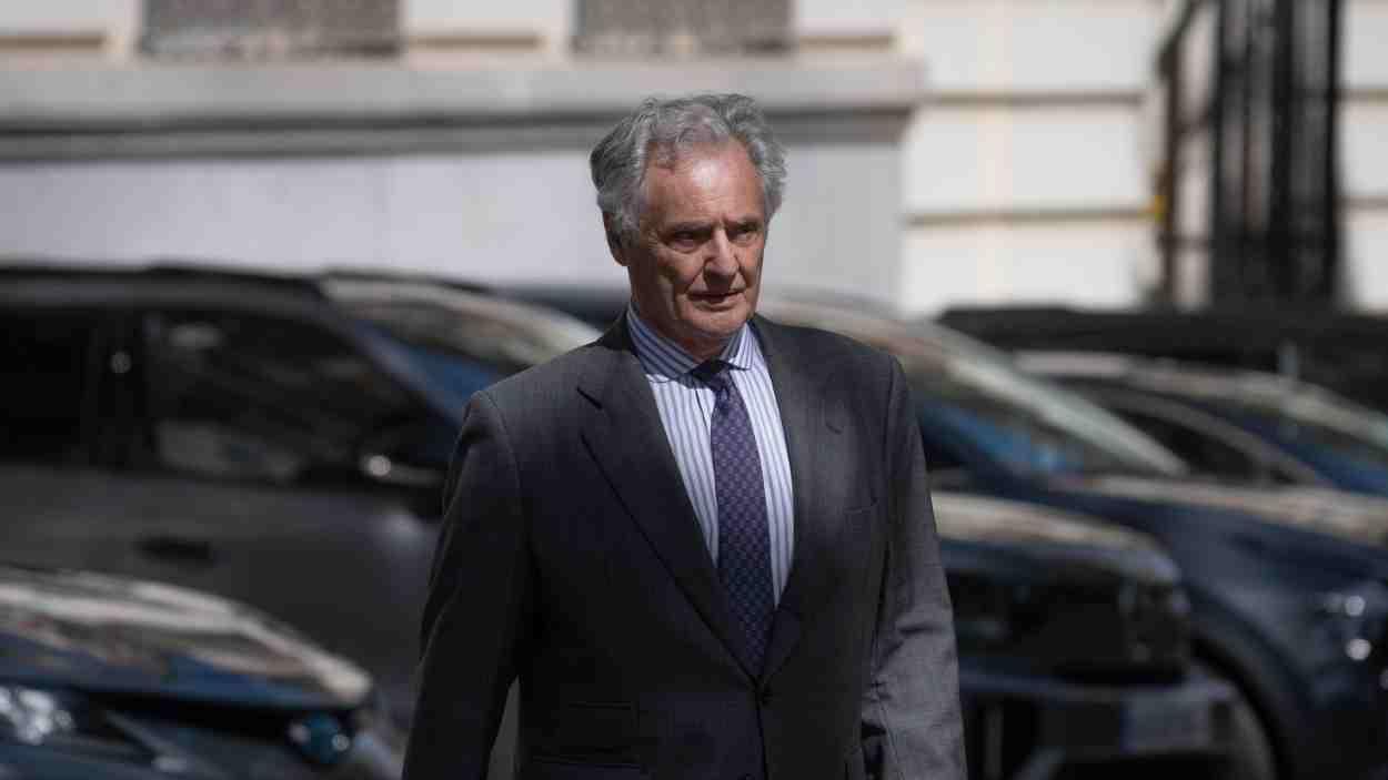 López del Hierro reconoce que presentó a Villarejo a su mujer. EP